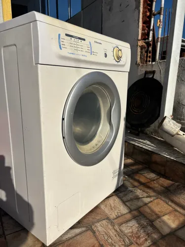Máquina de secar roupa Electrolux 