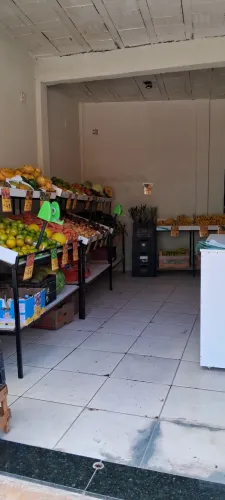 Vende bancas para Sacolão