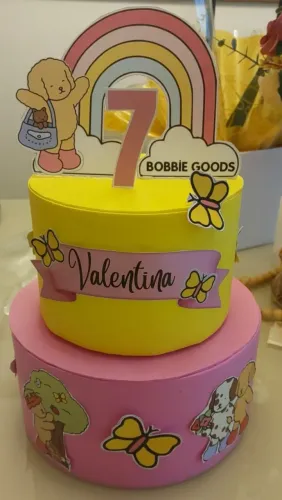Bolo fake em eva - tema bobbie goods