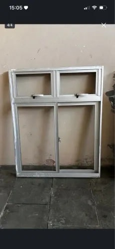 Janela de alumínio fosco