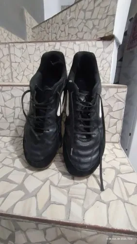1. Chuteira / Tênis Topper Preto Masculino - Tamanho 43 (Usado)".<br>