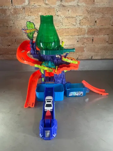 3 Pistas Hot Wheels + Carrinhos e Acessórios - Lote Completo