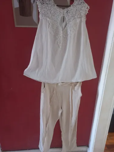 Conjunto PLUS SIZE calça socisl+camisa em renda . Veste n. 50