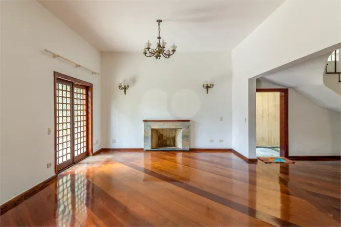 Casa à venda com 4 quartos, sendo 3 suítes, no condomínio Vila Das Flores, São Paulo - SP