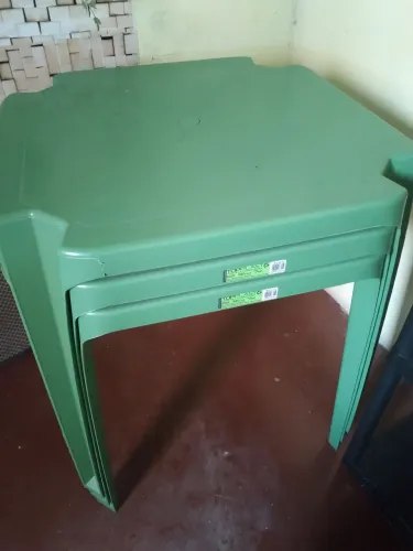 Vendo 3 mesas e 12 cadeiras totalmente novas nunca foram usadas