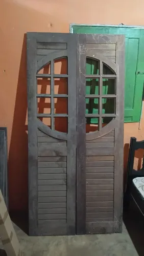 VENDE-SE PORTA E DUAS JANELAS