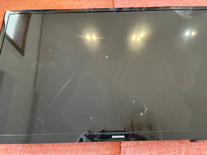 Tv 32 polegadas Samsung para retirada de peças.