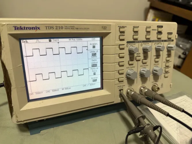 Osciloscópio Tektronix TDS 210 completo