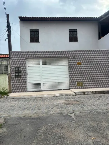 4 casas separadas no mesmo terreno!