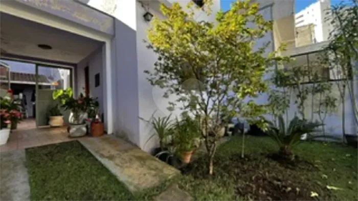 Sobrado para venda possui 130 metros quadrados com 3 quartos em Parque Peruche - São Paulo