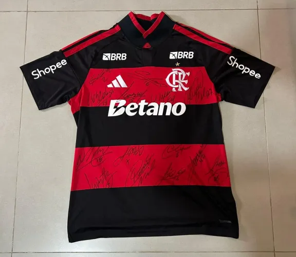 Camisa Flamengo 2026 RN Varela autografada pelo elenco 2026