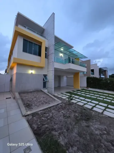 Sobrado para aluguel e venda possui 450 metros quadrados com 5 quartos