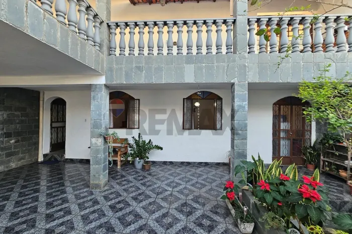 Casa 200m² | 4 quartos (1 suíte) | 2 vagas de garagem | Conjunto Celso Machado