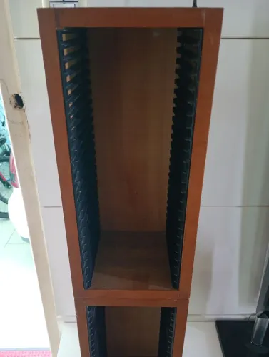 PORTA CDS EM MADEIRA