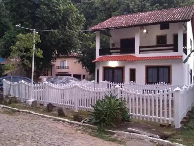 Casa de praia Mangaratiba condomínio. 