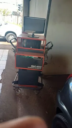 Vendo máquina de alinhamento mc4000 completa com garras e pratos 