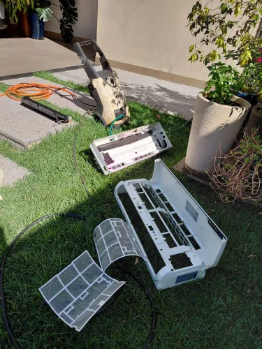 Limpeza, conserto. Recarga de gás. Instalação de ar condicionado