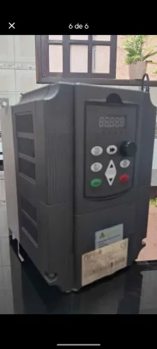 INVERSOR DE FREQUÊNCIA NFLIXIN<br>MARCA WEG / MOD. CFW500 TRIF. 10CV 220V 28A