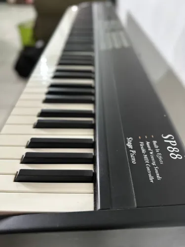 PIANO KURZWEIL SP88 + KIT CONTROLADOR 