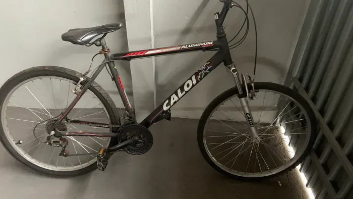 Bicicleta Caloi Vermelha e preta