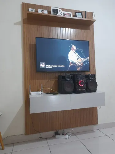Painel suspenso curitiba c/ nicho 2.18A x 1.34 L cinam/off.