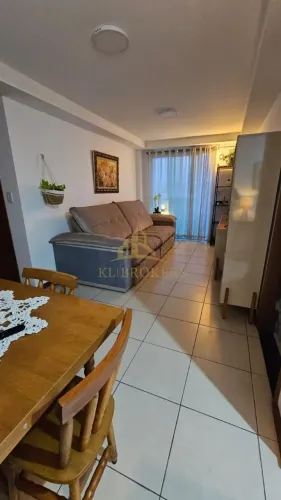 Apto no São João 2 quartos sendo um suíte, sala, cozinha, 2 banheiros, área de serviço, 2