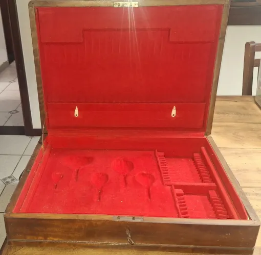 Caixa antiga para faqueiro