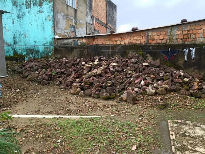 Pedras em blocos 