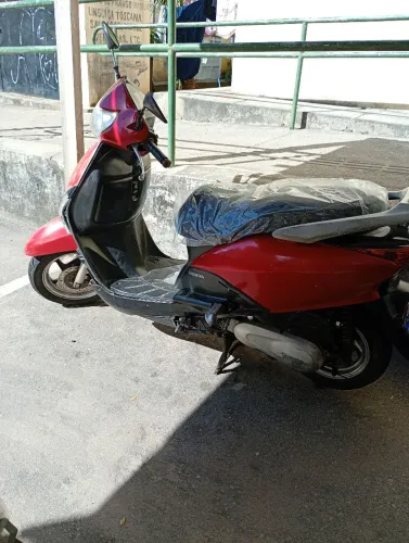 Honda LEAD 2014 vermelha 