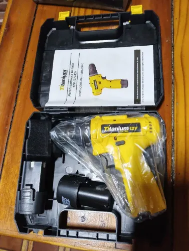 Vendo Parafusadeira Nova com 2 baterias