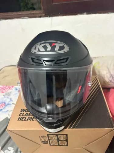 Capacete Kyt tt course preto