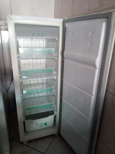 Freezer Vertical Consul 121 Litros (CVU18GBANA40) - Para Conserto ou Retirada de Peças