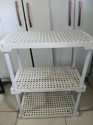 Estante plástica resistente - loja Kalunga
