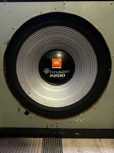 Auto Falante Jbl 18p tornado 1100rms