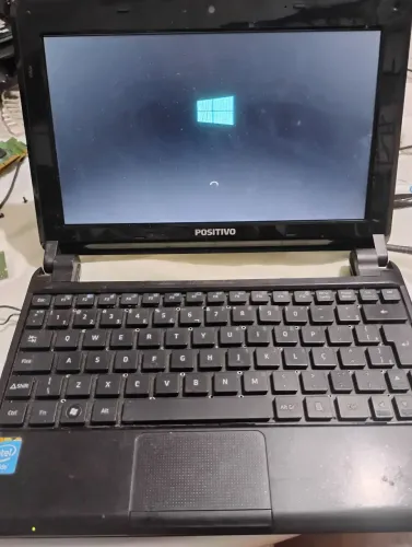 Netbook Positivo funcionando perfeitamente