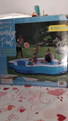 Vendo uma piscina grande