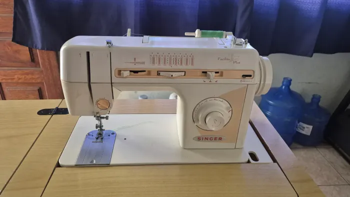 Máquina de Costura Singer