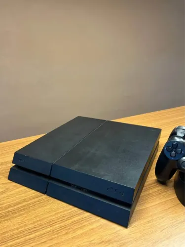 VENDO OU TROCO PS4 FAT 2 JOGOS + 2 CONTROLES + BASE CARREGAMENTO