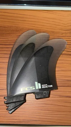 Quilhas FCS II Reactor PC Tri - Medium. leve avaria na quilha lateral