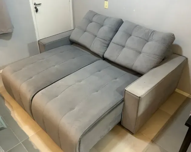 Sofá Retrátil Cinza | Muito conforto e em excelente estado - 2,00 x 1,30m (1,90m aberto)