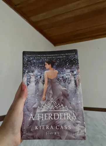 Livro - A HERDEIRA - KIERA CASS