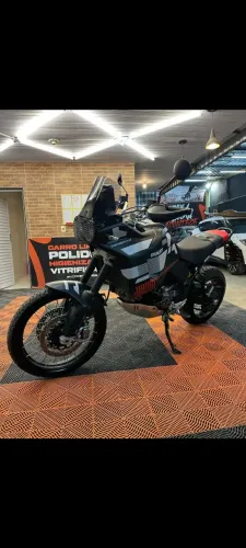Vendo ou troco em algo do meu interesse essa belíssima moto ducati