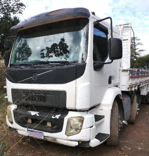 Volvo VM 330 Bitruck 8x2R Ano 2013