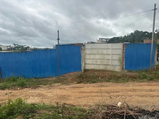 TERRENO À VENDA