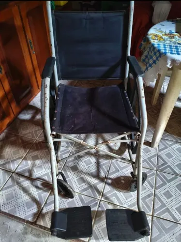 Vende-se Cadeira de rodas