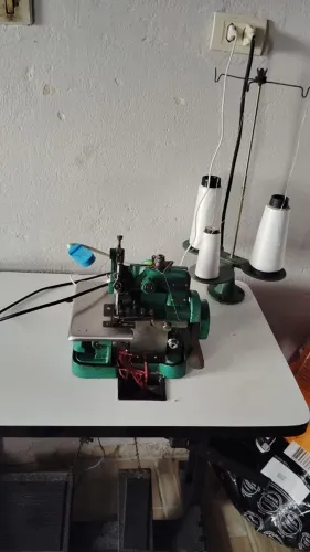 MAQUINA DE COSTUNA RETA OVERLOCK