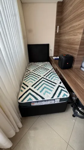 Desapego. Cama completa com cabeceira.