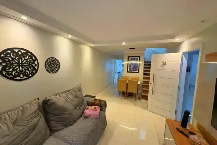 Sobrado à venda no Bairro do Jardim Vista Linda na Rua Erva Cidreira
