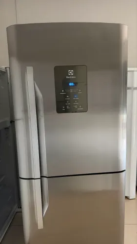Geladeira Eletrolux Inverse 558 litros inox super conservada