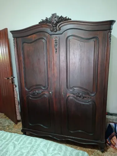 Guarda roupa antigo